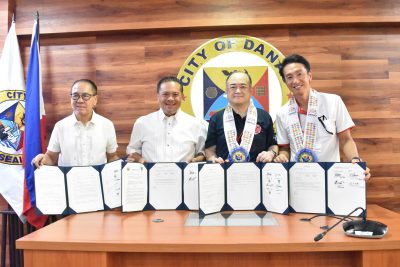 ダナオ市との姉妹都市提携調印式